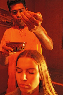 Ajruvédska masáž hlavy a šije Shirobhyanga